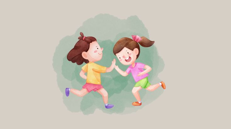 Grafika przedstawia biegające i śmiejące się dwie dziewczynki.